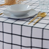 Toalha de mesa em algodão branco com estampado xadrez cinza-escuro