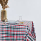 Toalha de mesa em algodão com estampado xadrez verde e vermelho.