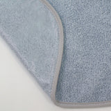 Babete atoalhado de plástico com borracha azul gelo