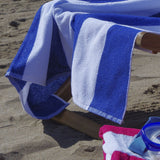 Toalha de praia listrada em azul royal