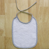 Babete atoalhado liso branco/cinza 25x30