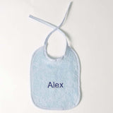 Nome bordado em babador azul