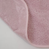 Babete atoalhado de plástico com borracha rosa claro